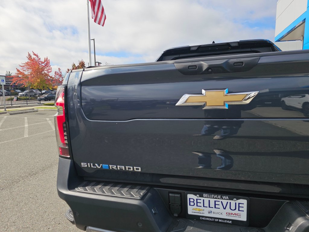 Used 2026 Chevrolet Silverado EV LT AWD/4WD image 17