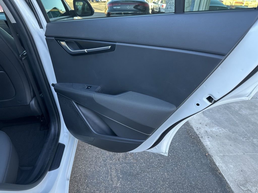 Used 2024 Kia Niro EX image 21