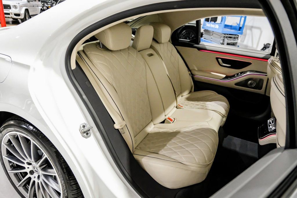 Used 2025 Mercedes-Benz S 580 4MATIC Sedan image 31