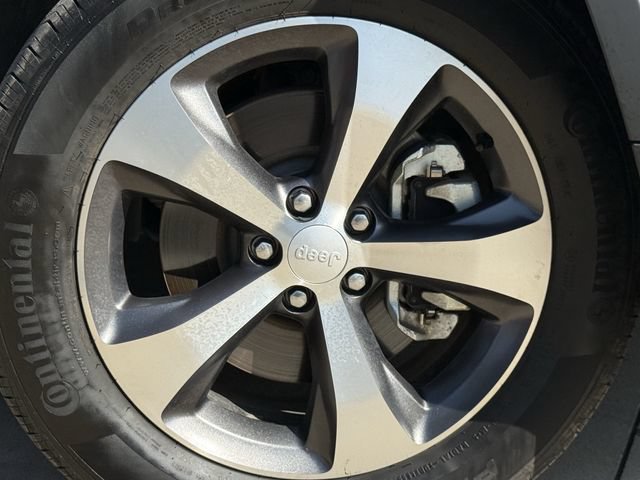 Used 2022 Jeep Cherokee Limited AWD/4WD image 10