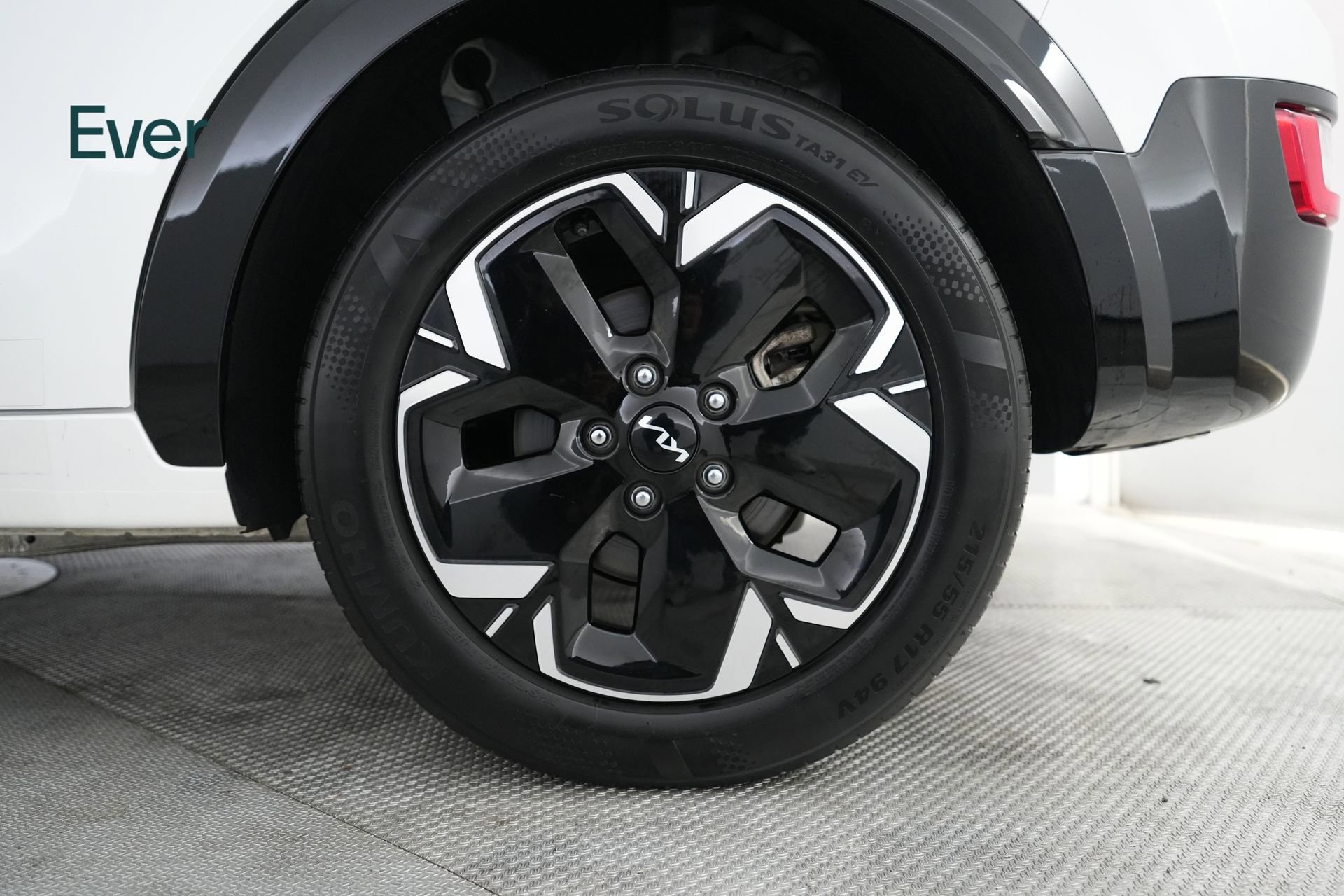 Used 2024 Kia Niro Wind w/ Wind Preserve Package image 9