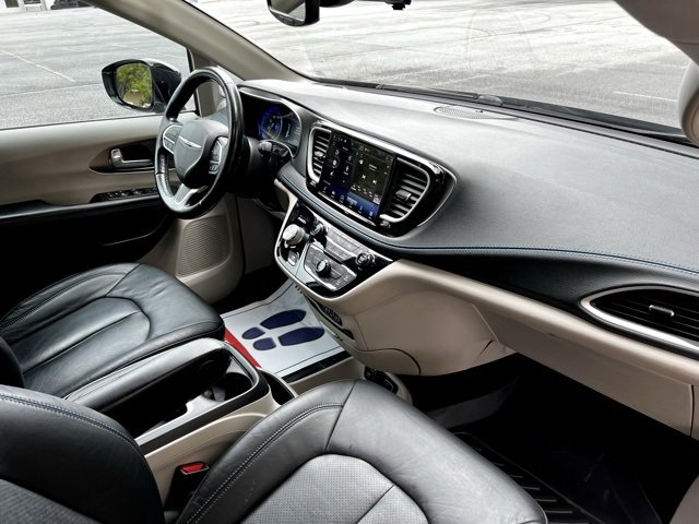 Used 2021 Chrysler Pacifica Touring-L image 25