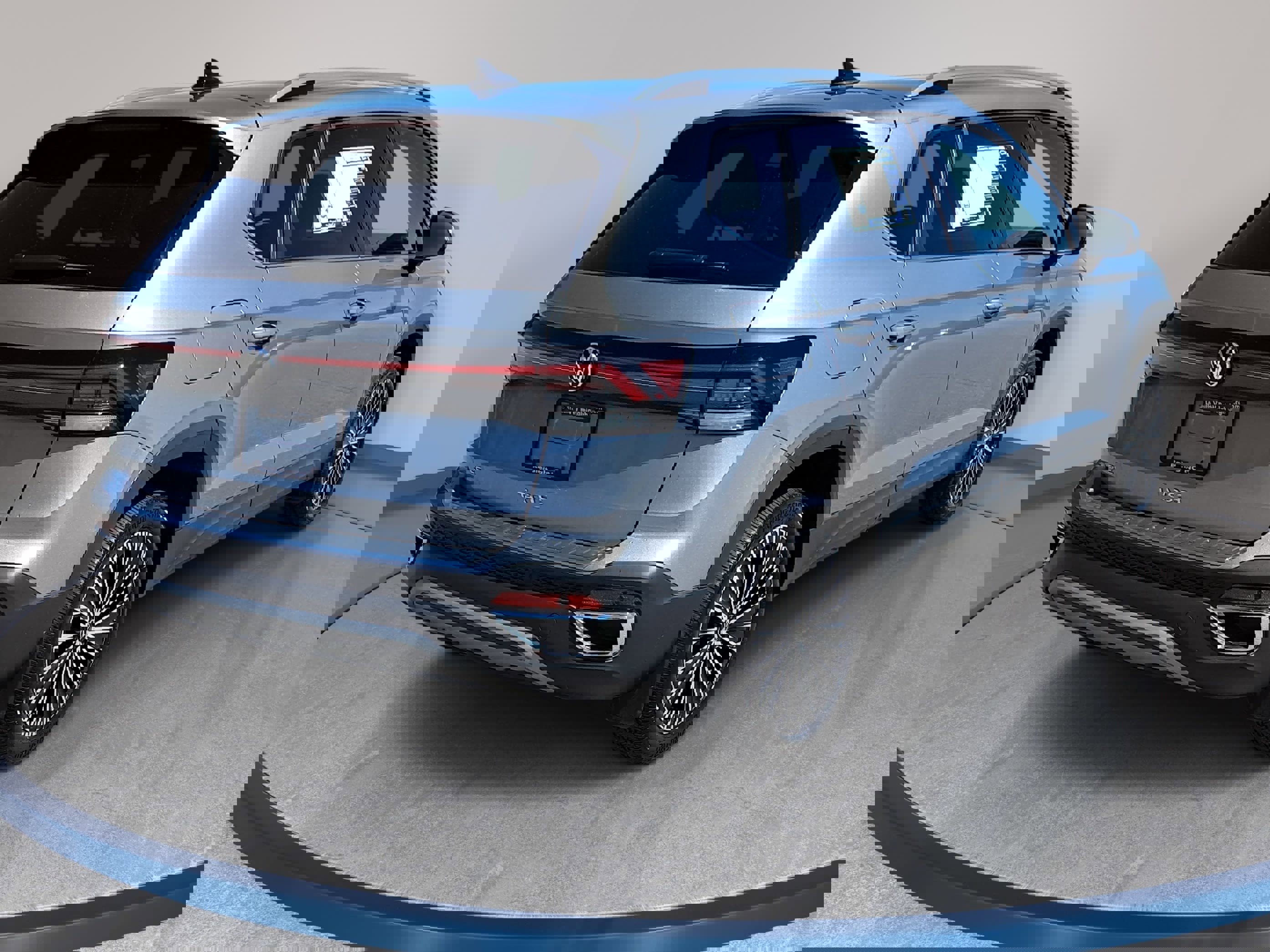 Certified 2025 Volkswagen Taos SE image 5