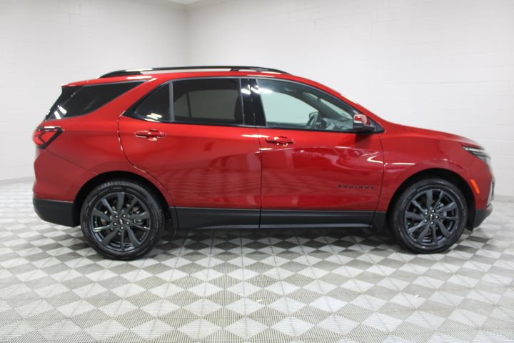 Used 2023 Chevrolet Equinox RS w/ RS Leather Package AWD/4WD image 11