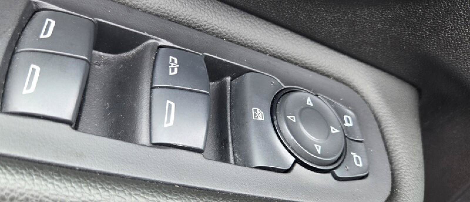 Used 2024 GMC Terrain SLE AWD/4WD image 16