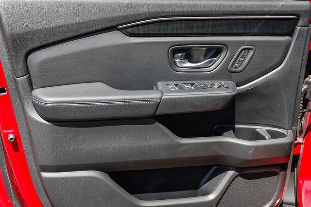 Used 2025 Honda Pilot Elite image 26