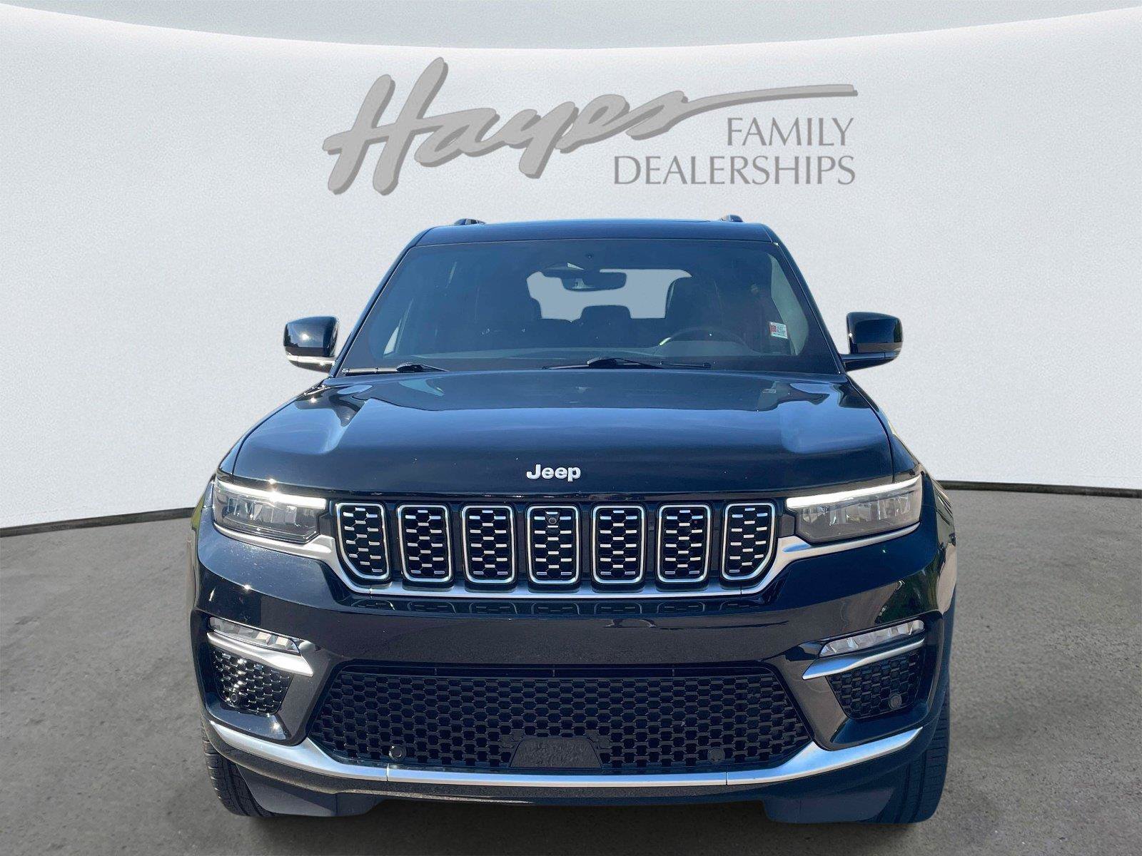 Used 2025 Jeep Grand Cherokee Summit AWD/4WD image 8