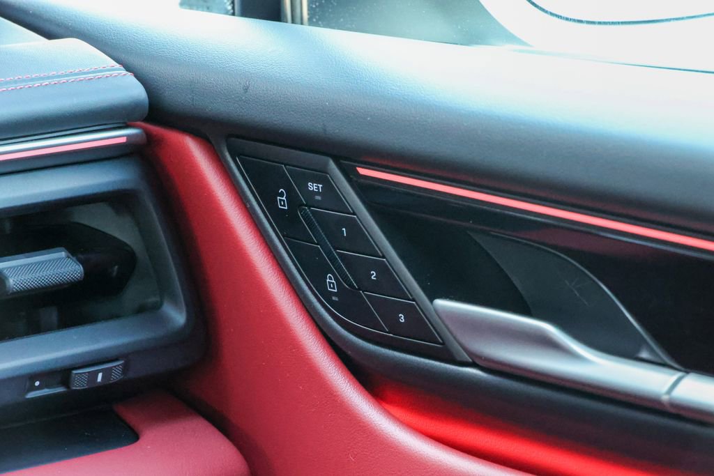 Certified 2025 Porsche Macan 4 Electric image 42