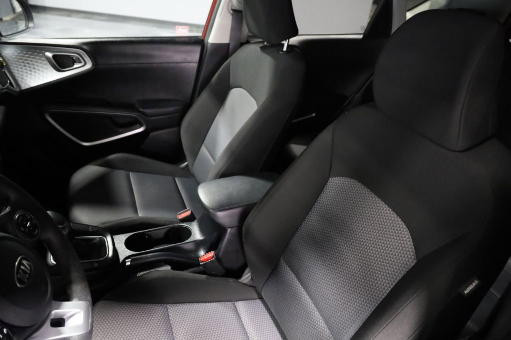 Used 2021 Kia Soul LX image 13