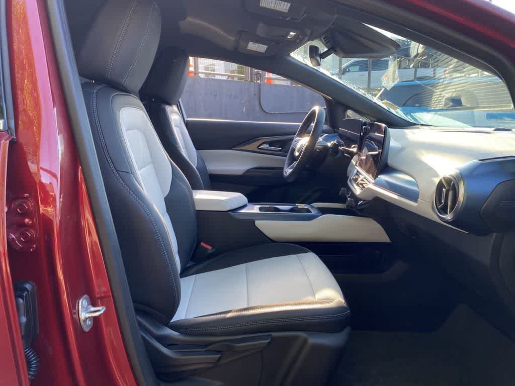 Used 2025 Chevrolet Equinox EV LT w/ Convenience Package FWD image 18