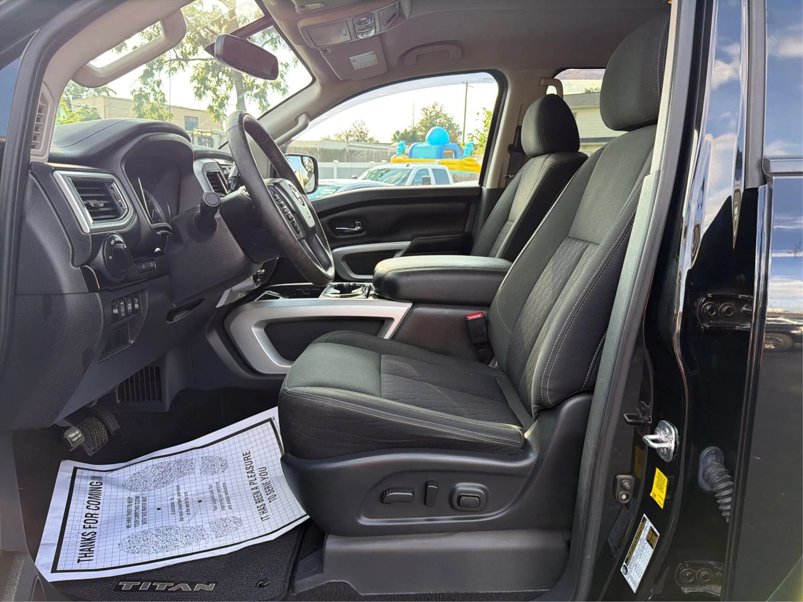 Used 2019 Nissan Titan SV w/ SV Convenience Package AWD/4WD image 17