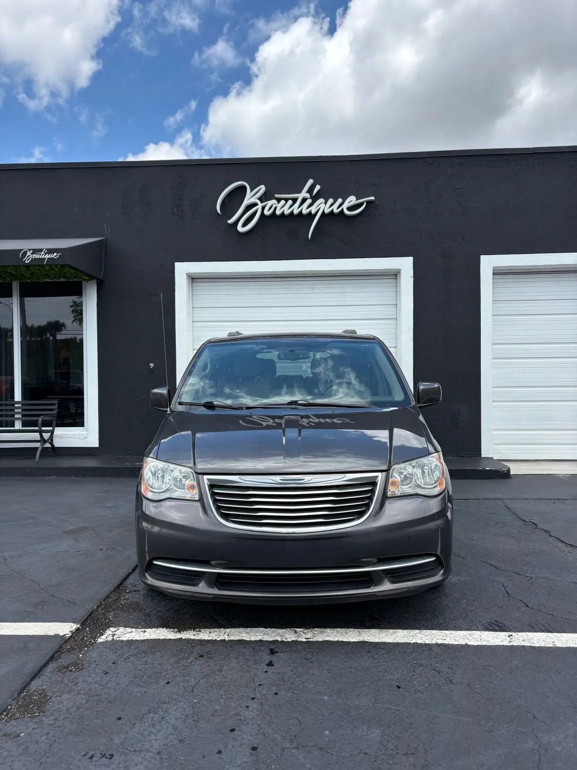 Used 2015 Chrysler Town & Country LX image 2