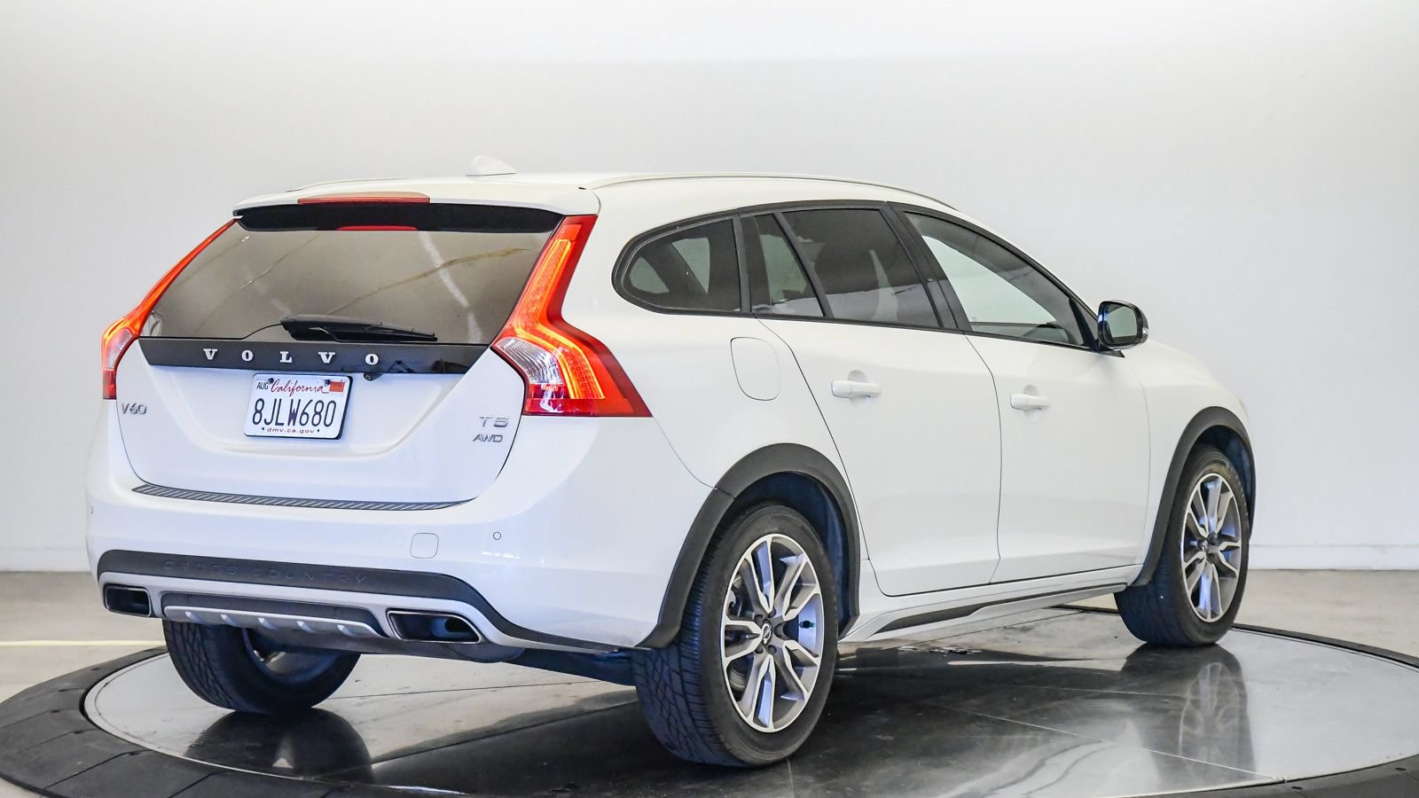 Used 2018 Volvo V60 T5 Cross Country AWD/4WD image 5