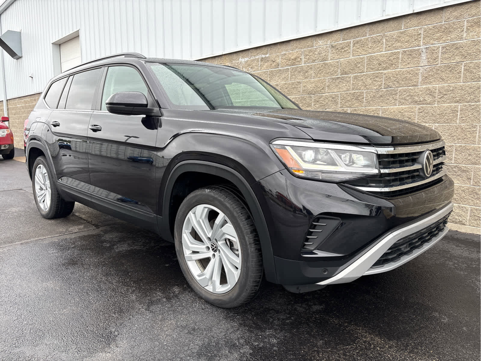 Used 2021 Volkswagen Atlas SE image 2