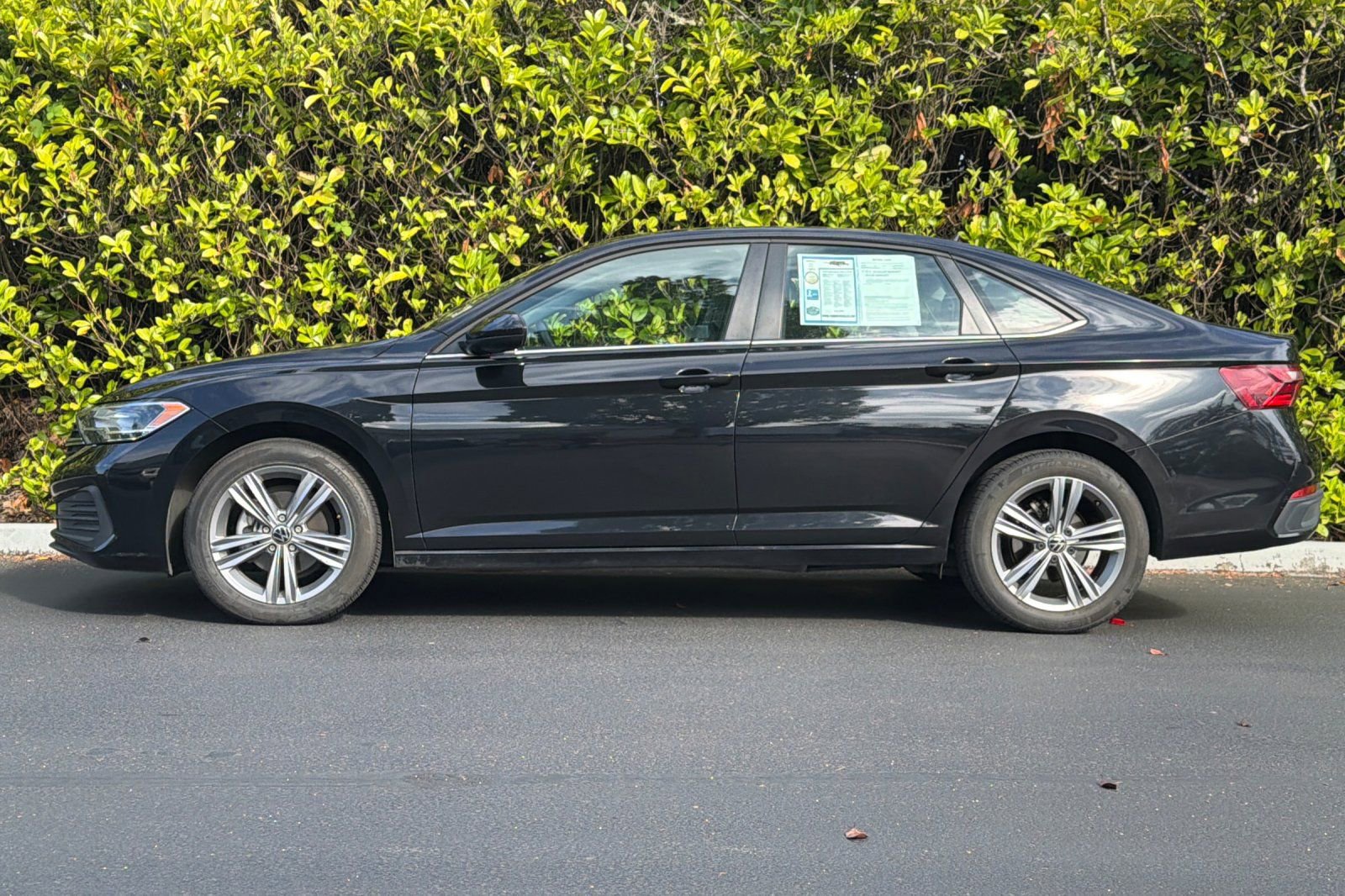 Used 2024 Volkswagen Jetta SE FWD image 7
