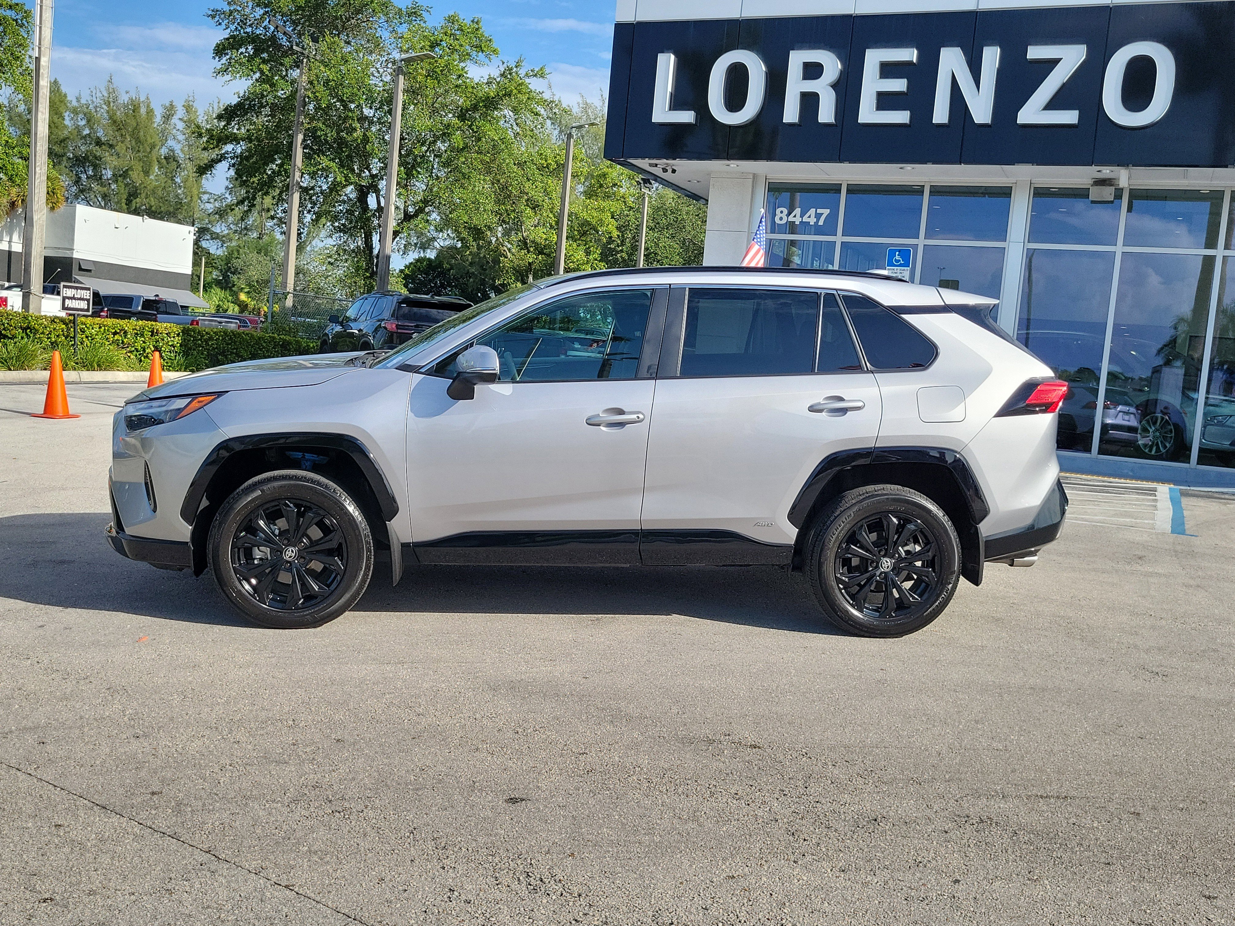 Used 2024 Toyota RAV4 SE image 8