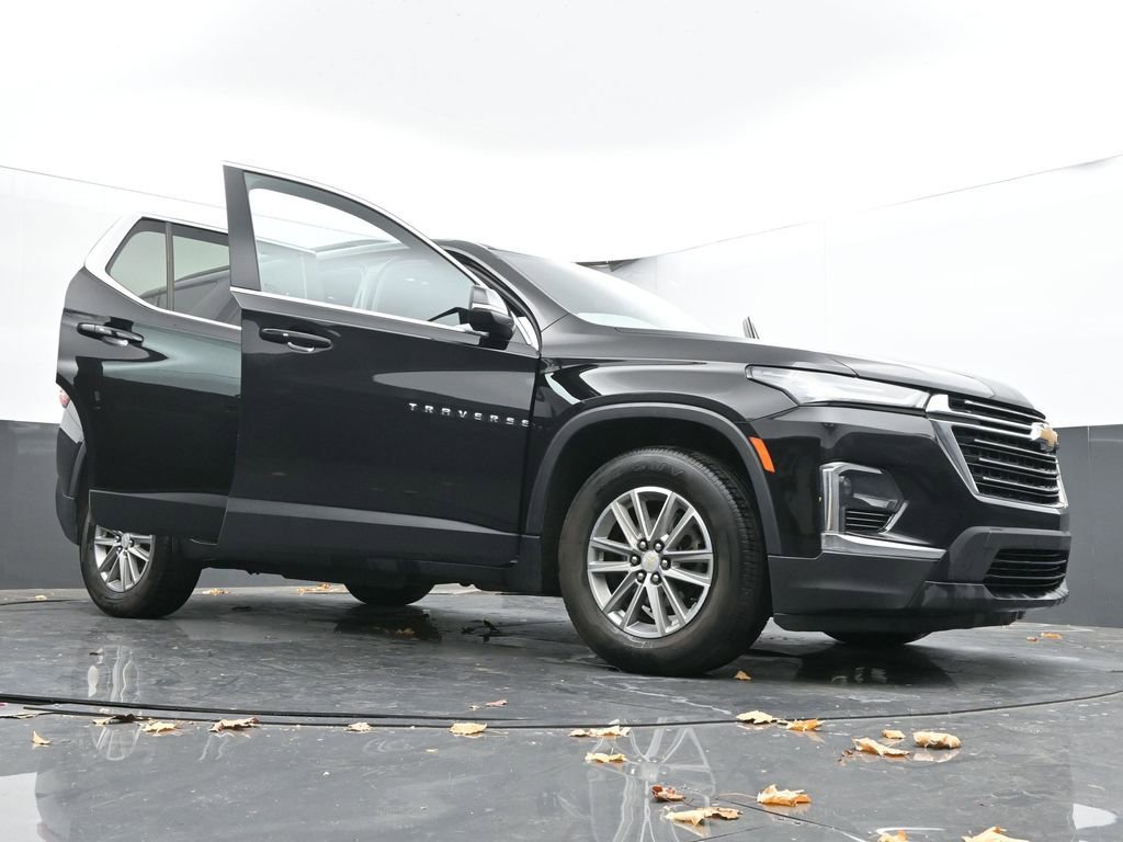 Used 2023 Chevrolet Traverse LT image 65