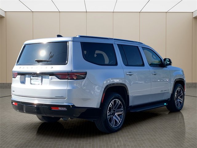 Used 2024 Jeep Wagoneer Series II w/ Flexible Seating Group image 5