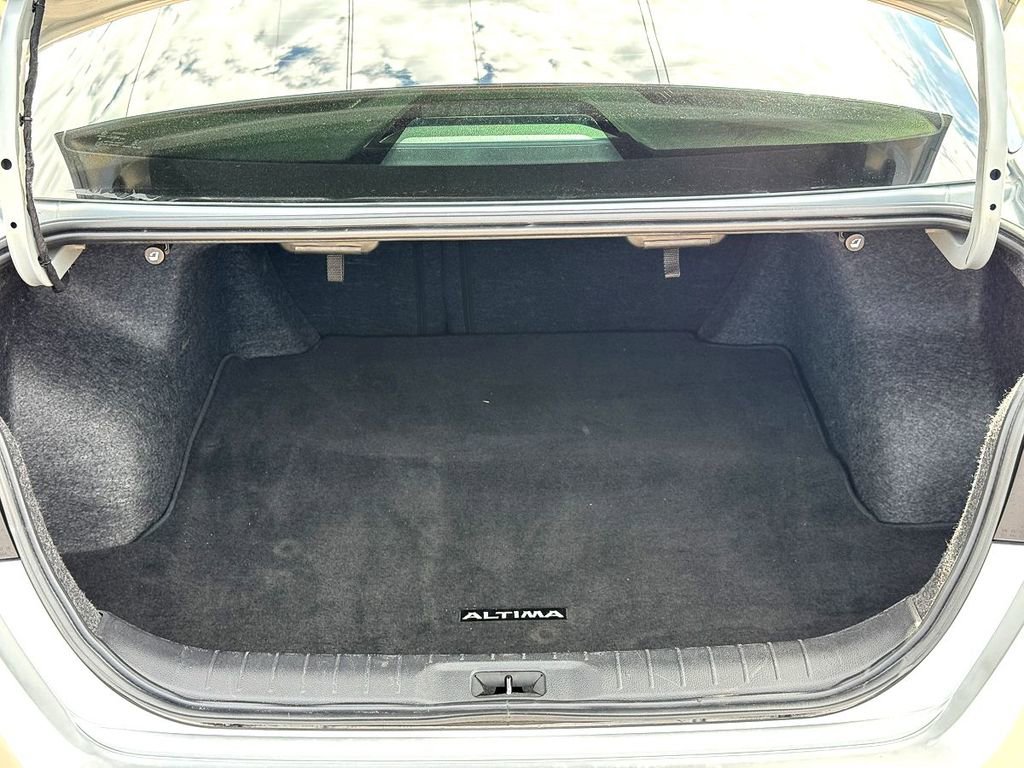 Used 2024 Nissan Altima 2.5 SV image 10