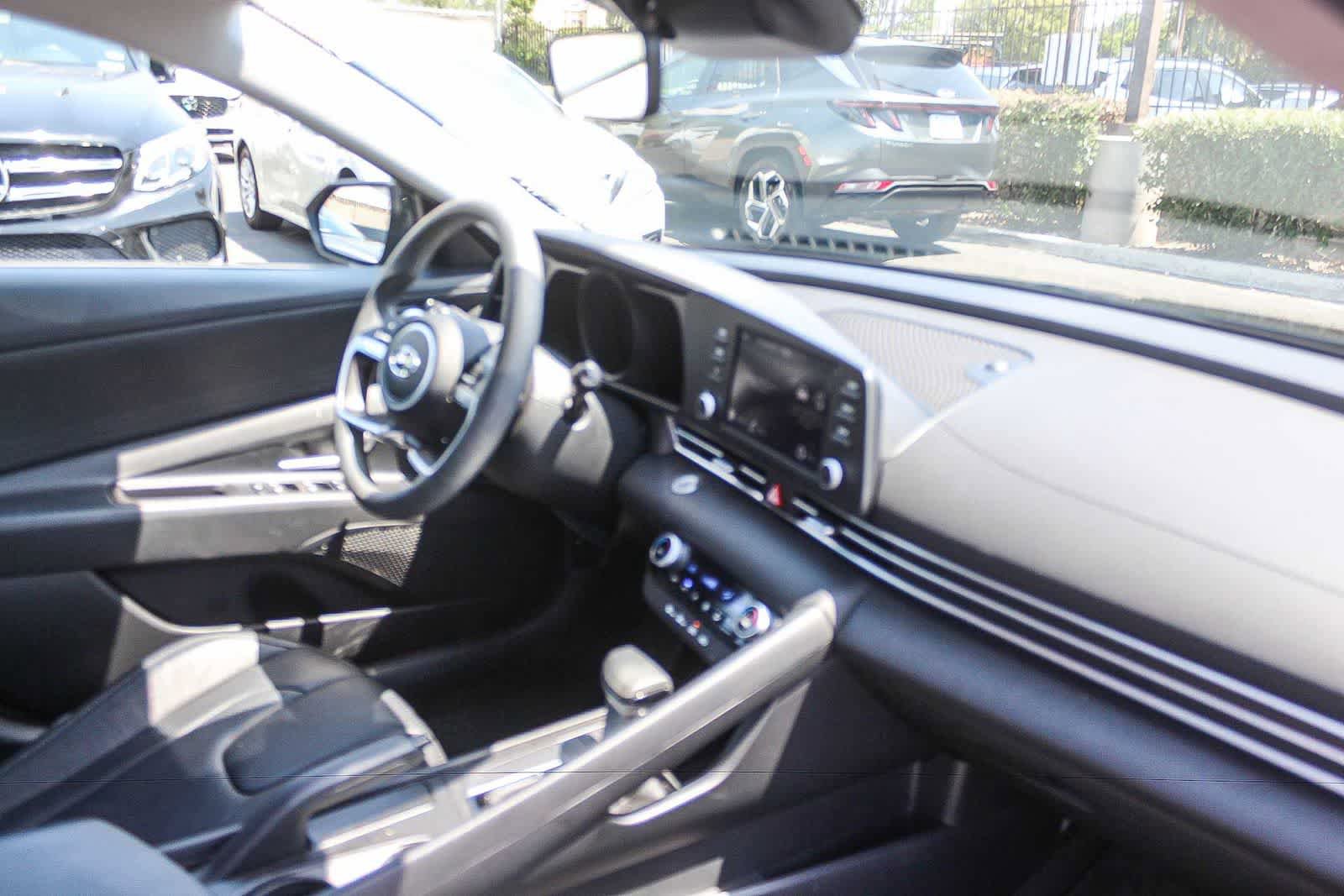 Used 2023 Hyundai Elantra SEL FWD image 21