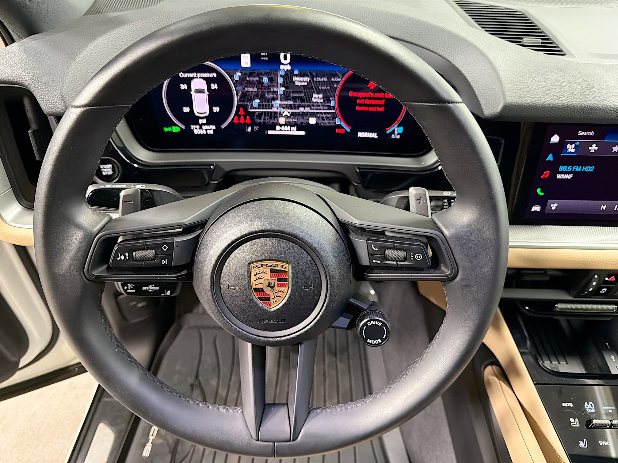 Certified 2025 Porsche Cayenne image 4