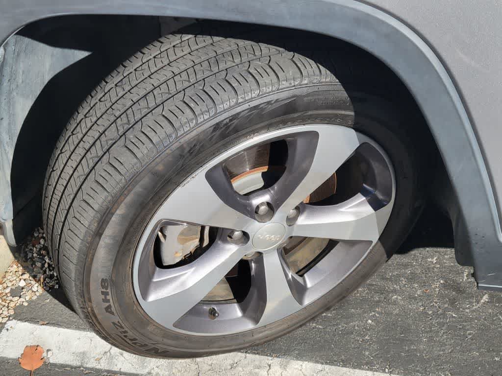 Used 2019 Jeep Cherokee Limited FWD image 2