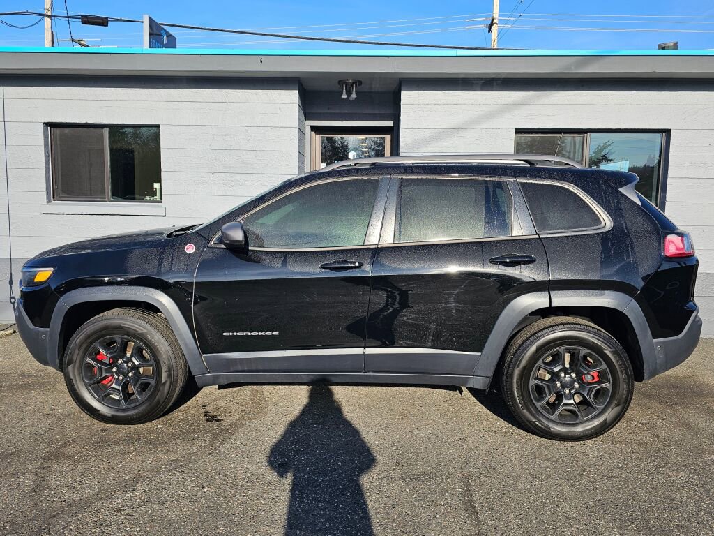 Used 2019 Jeep Cherokee Trailhawk image 2