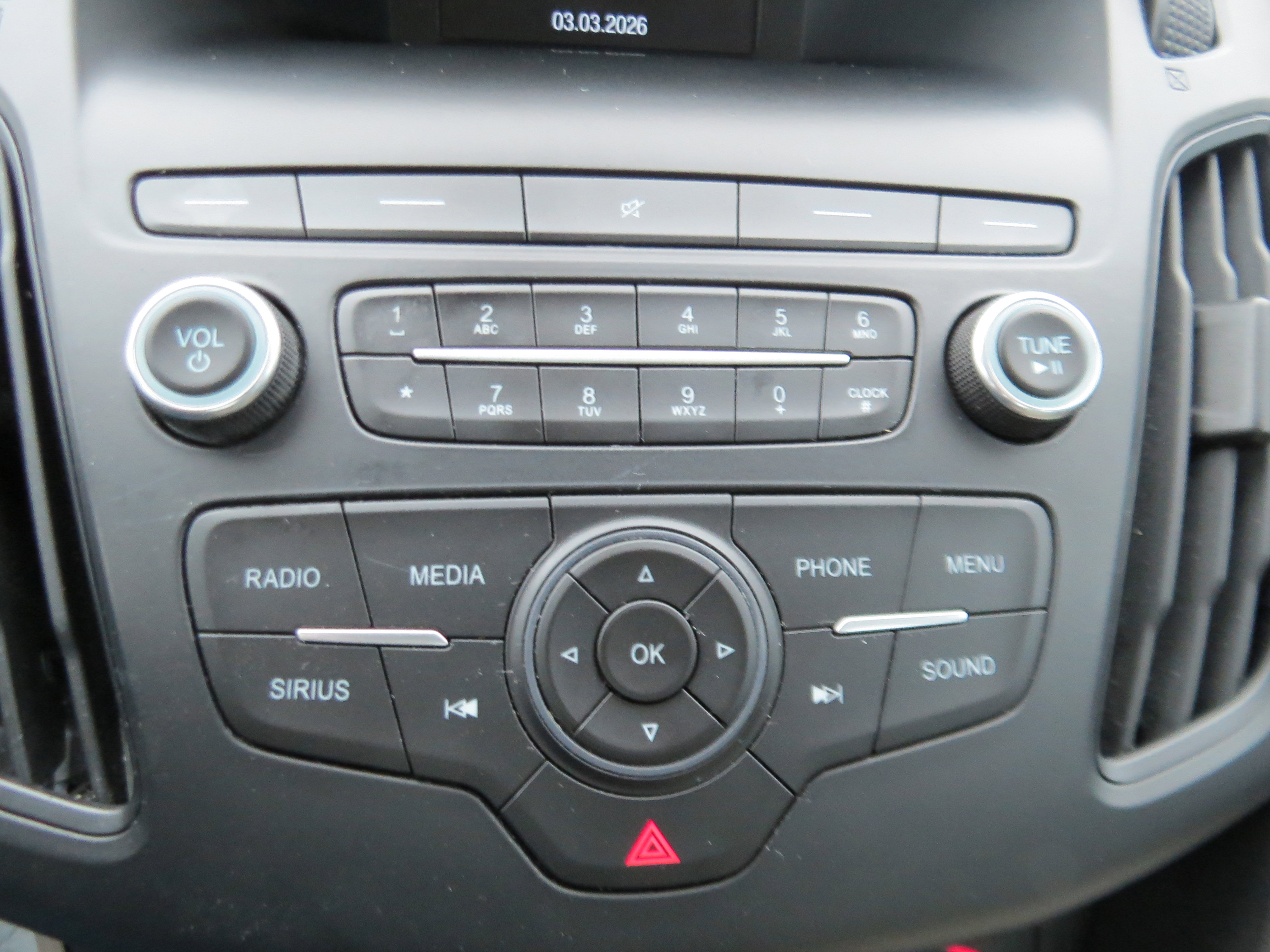 Used 2018 Ford Focus SE w/ SE Appearance Package image 21