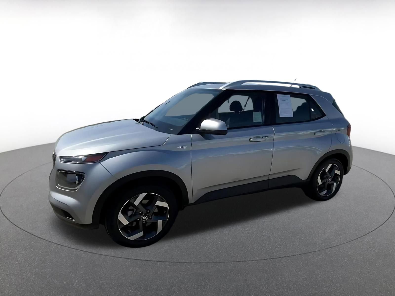 Used 2025 Hyundai Venue SEL FWD image 8