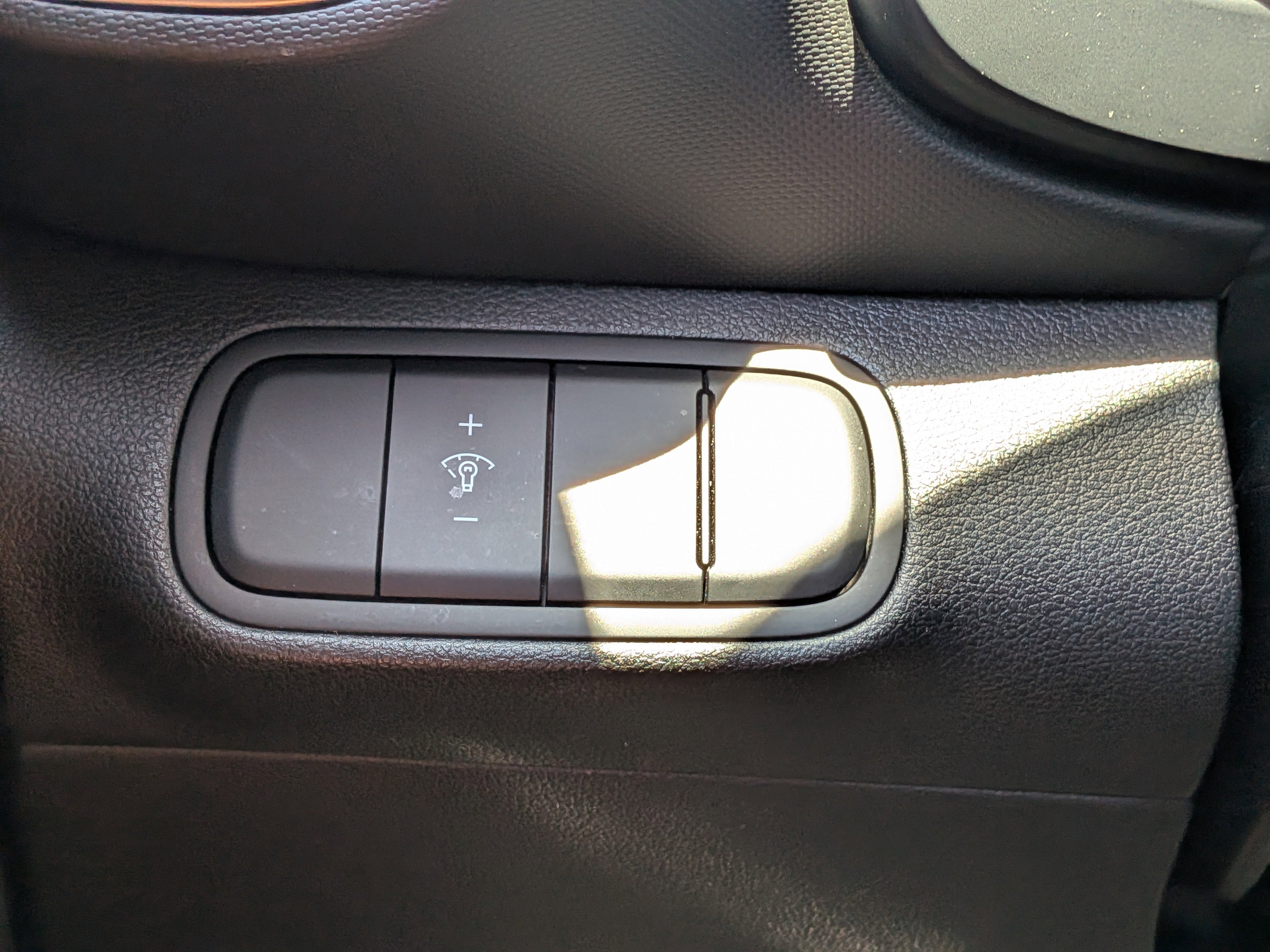 Used 2023 Hyundai Venue SEL FWD image 23