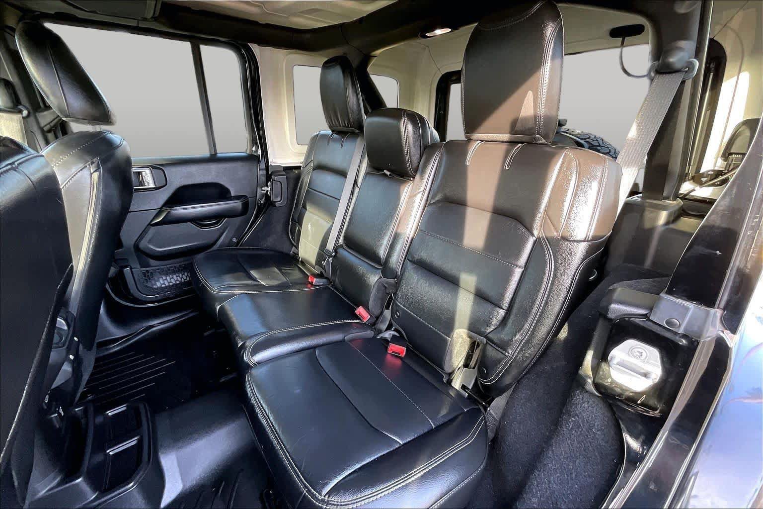 Used 2018 Jeep Wrangler Unlimited Sahara AWD/4WD image 19