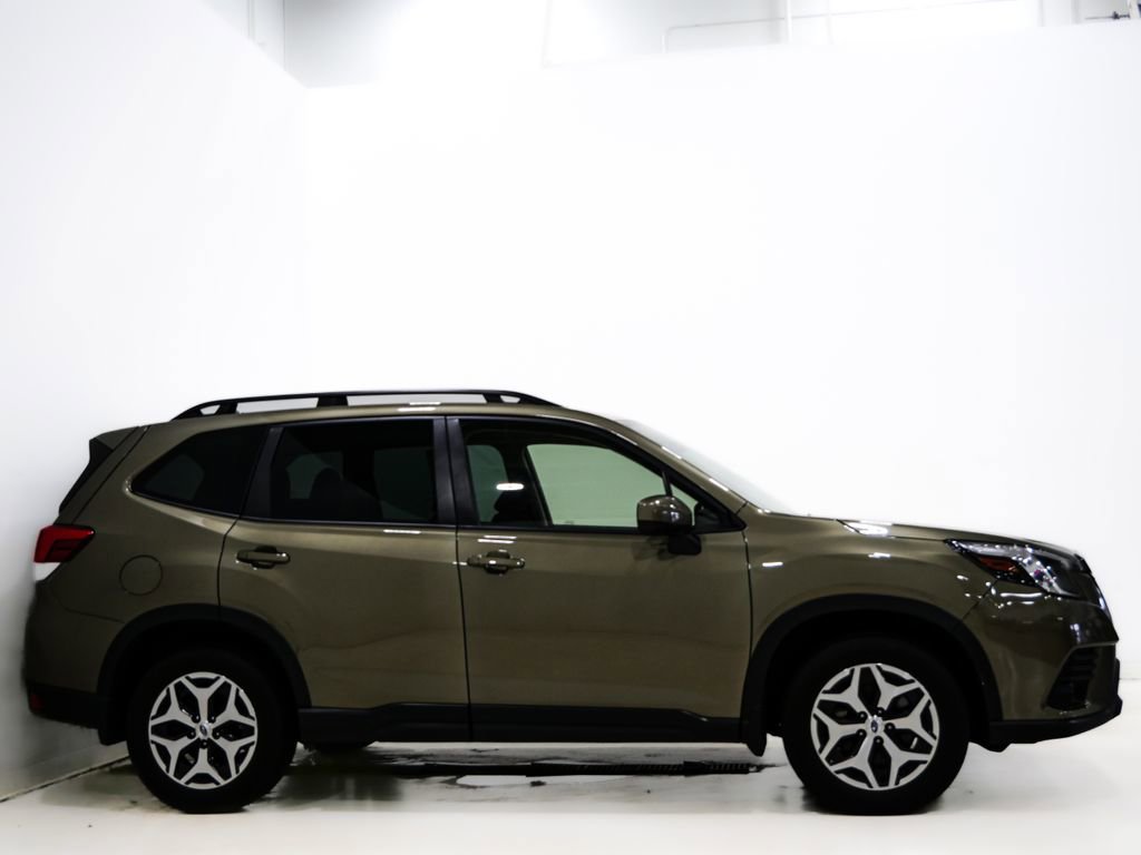 Used 2023 Subaru Forester Premium AWD/4WD image 5