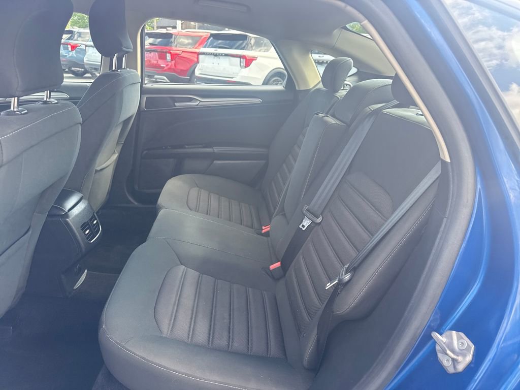 Used 2017 Ford Fusion SE w/ Fusion SE Technology Package FWD image 13