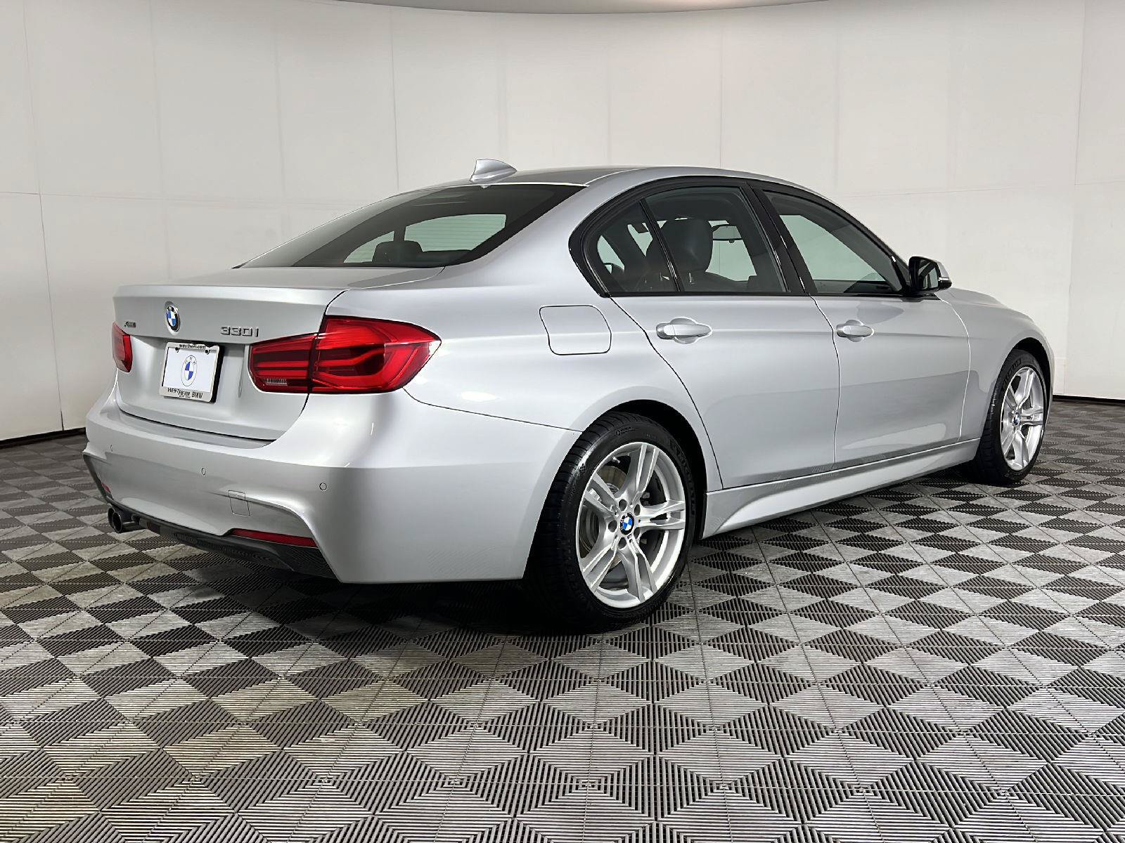 Used 2017 BMW 330i xDrive Sedan AWD/4WD image 5