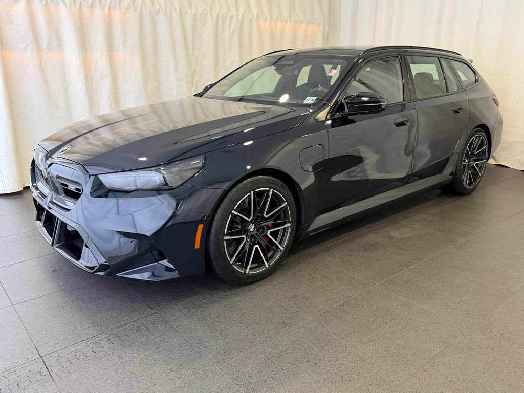Used 2026 BMW M5 Touring AWD/4WD image 1