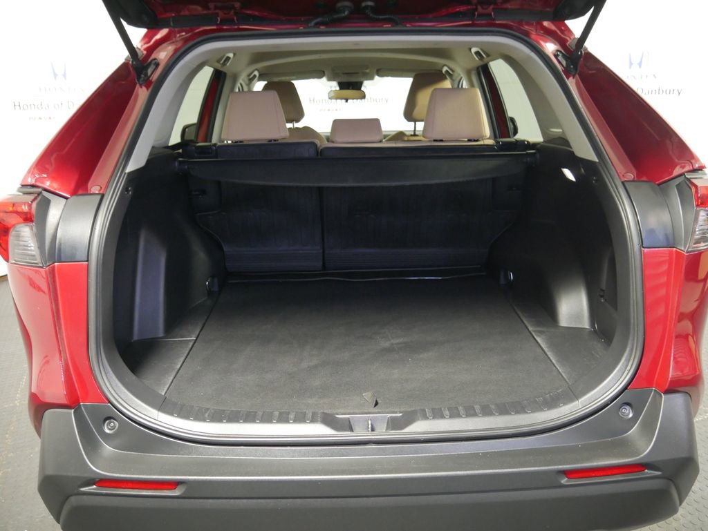 Used 2022 Toyota RAV4 LE image 11