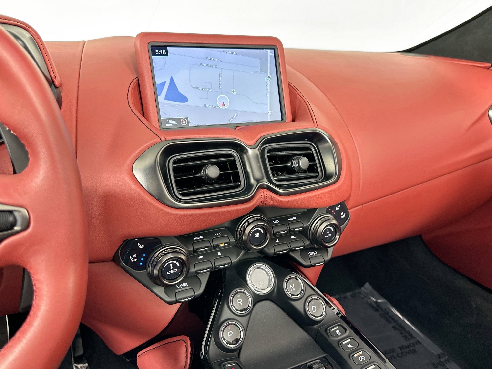 Used 2022 Aston Martin V8 Vantage Roadster image 10