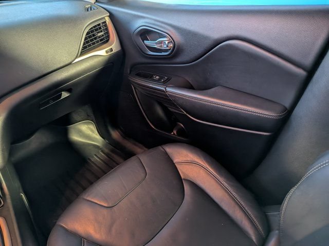 Used 2014 Jeep Cherokee Limited w/ Technology Group FWD image 14