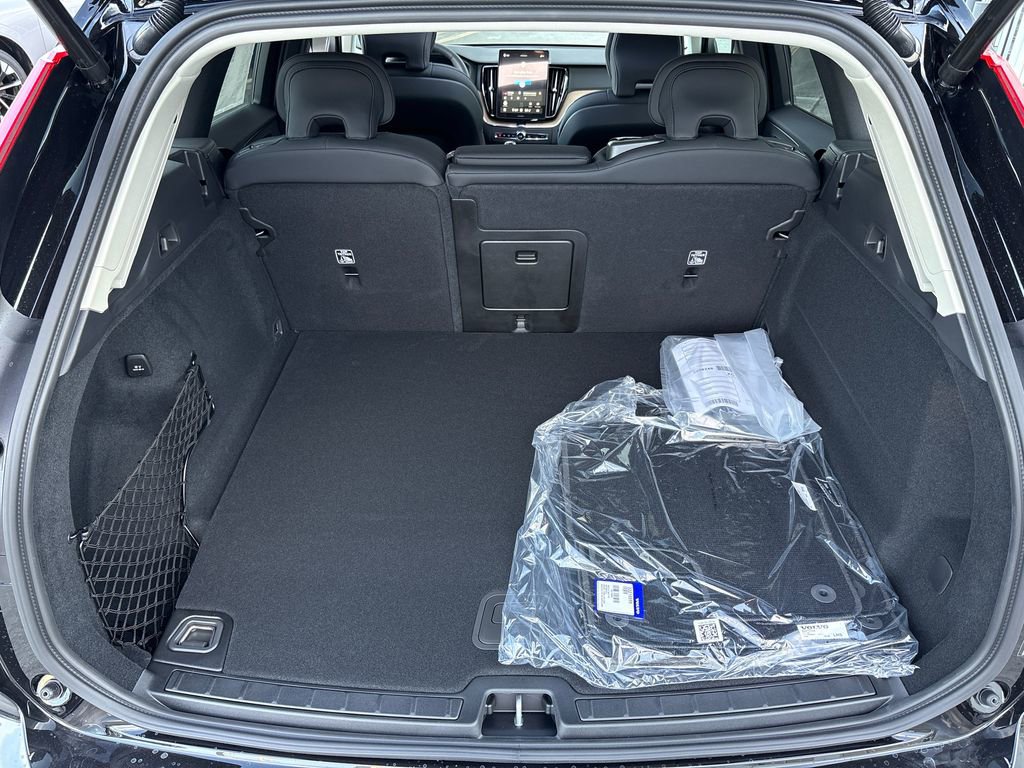 New 2026 Volvo XC60 T8 Core image 12