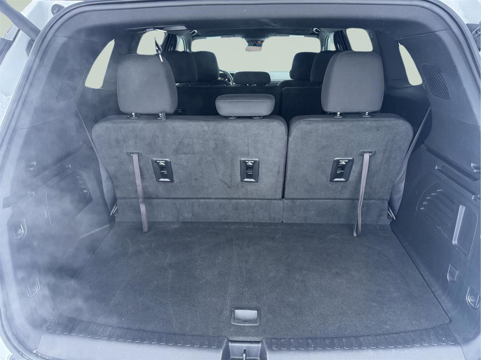 Used 2025 GMC Acadia Elevation image 11