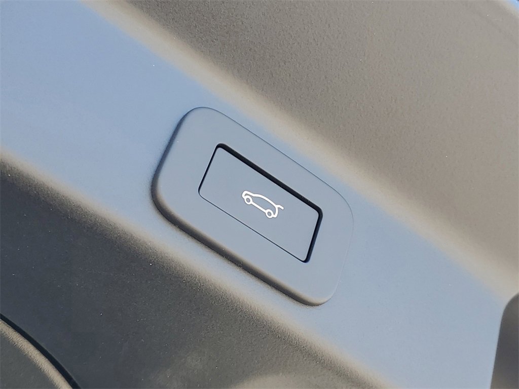 New 2025 Jaguar F-PACE R-Dynamic S image 7