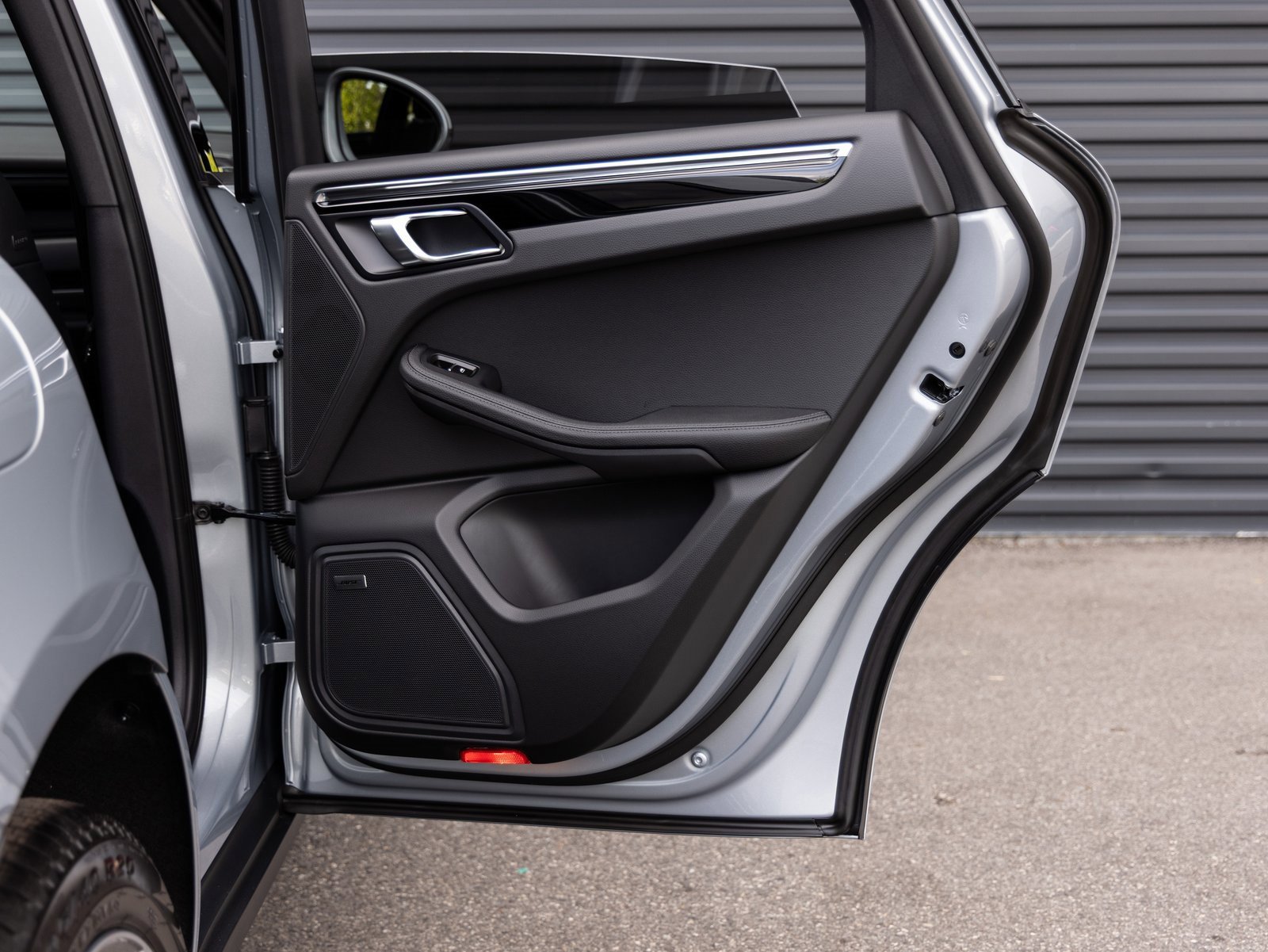 Certified 2026 Porsche Macan image 28