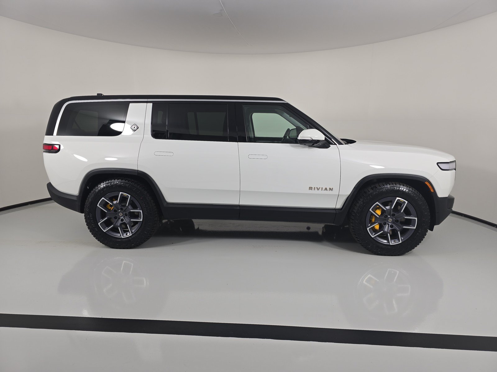 Used 2023 Rivian R1S Adventure AWD/4WD image 6