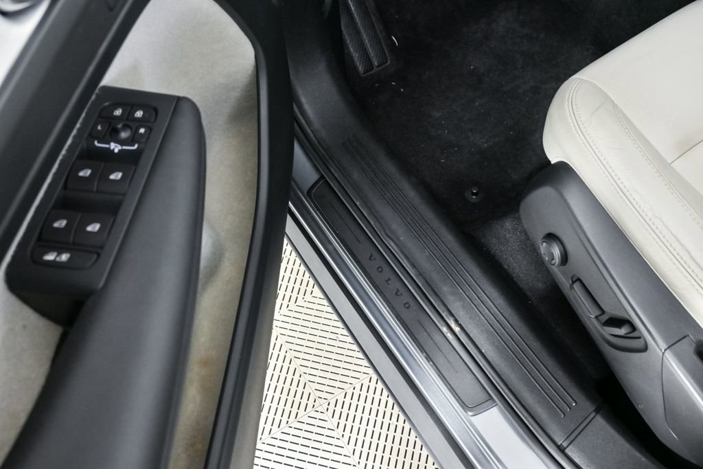 Used 2019 Volvo XC40 T5 Momentum image 8