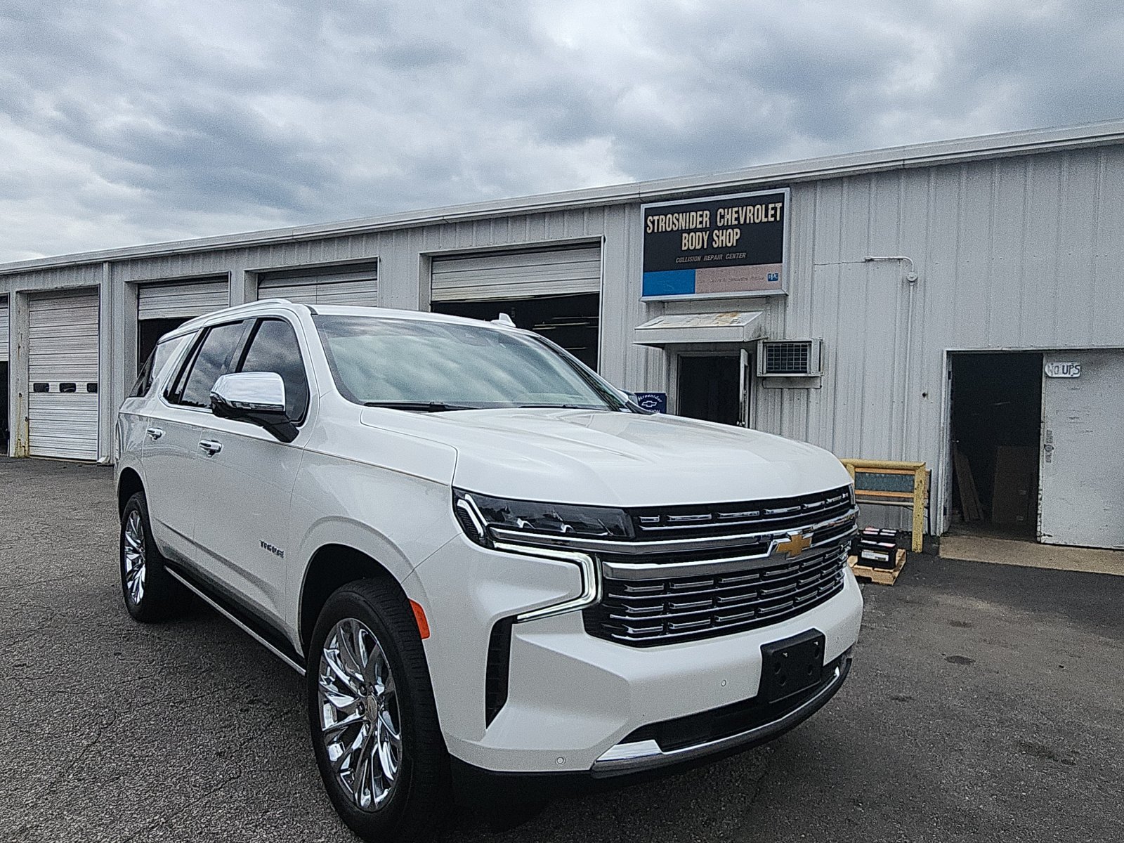 Used 2023 Chevrolet Tahoe Premier w/ Premium Package AWD/4WD image 7