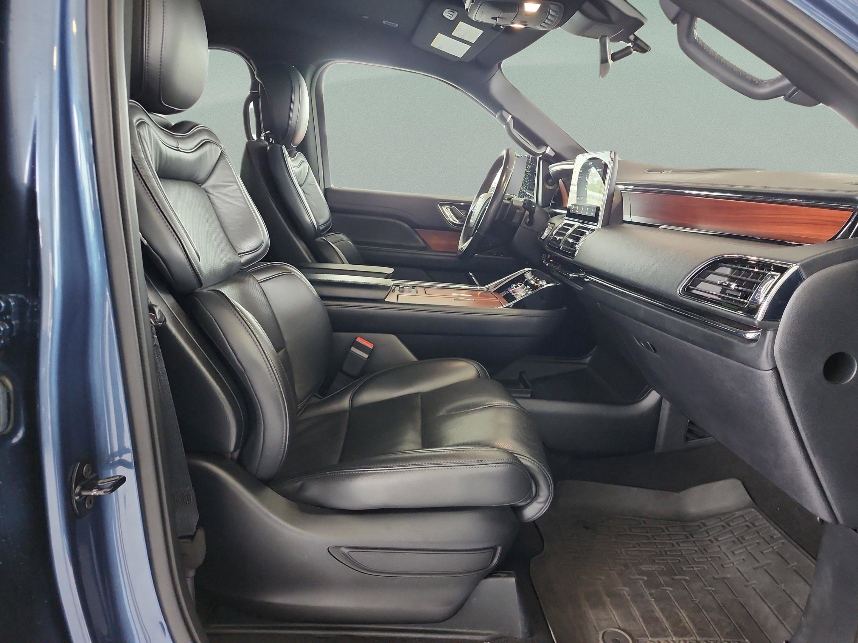 Used 2018 Lincoln Navigator Select w/ Technology Package image 21