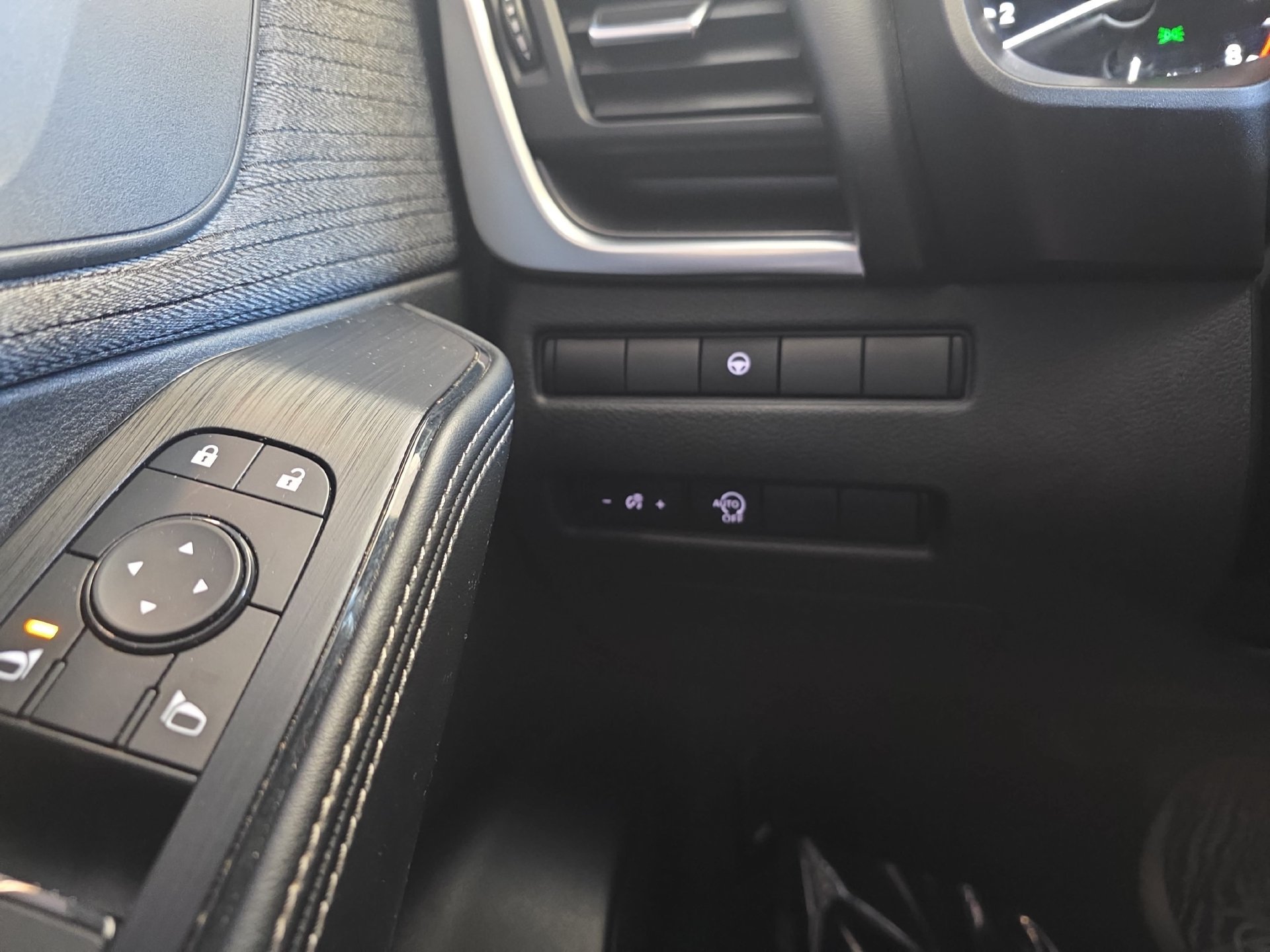 Used 2023 Nissan Rogue SV AWD/4WD image 20