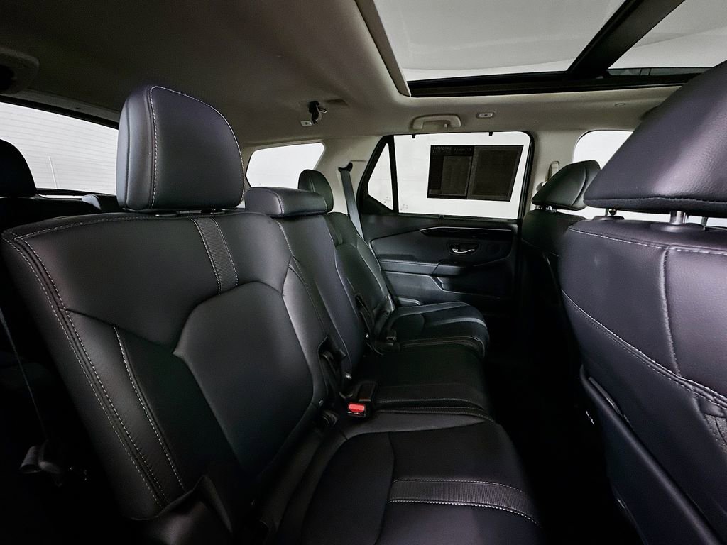 Used 2023 Honda Pilot Touring image 11