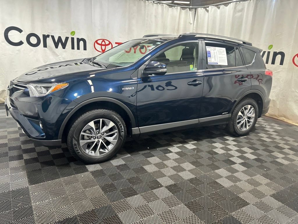 Used 2017 Toyota RAV4 XLE w/ Convenience Package AWD/4WD image 4