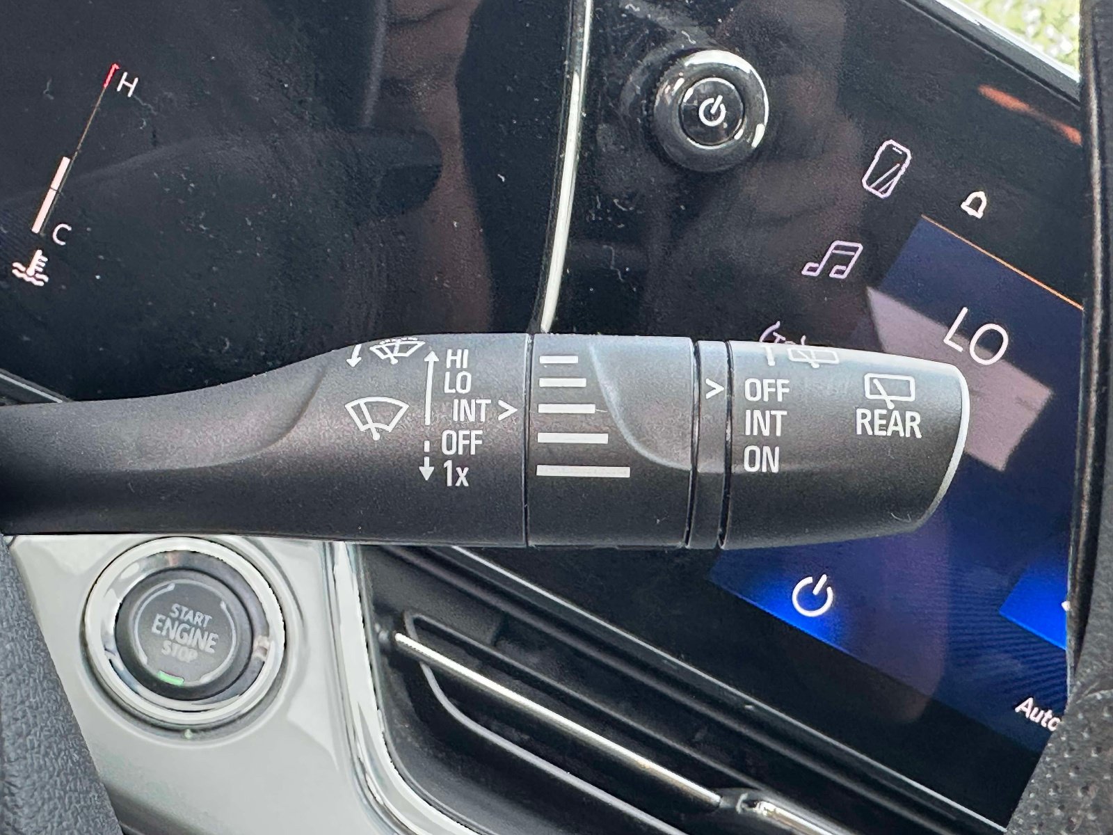 Used 2025 Chevrolet Trax LT FWD image 15
